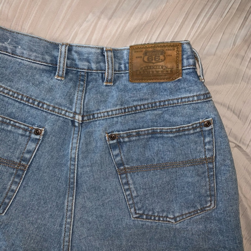 Vintage High-Rise Denim Shorts - Picture 2 of 5